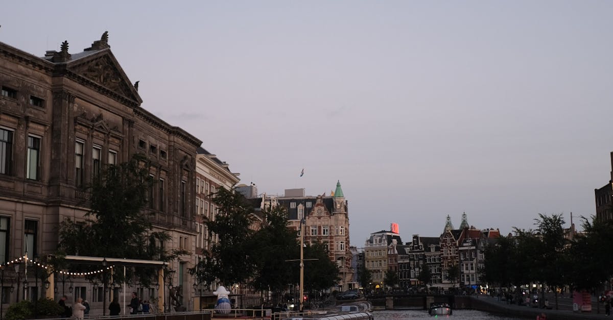 Exploring Dutch Art Through Interactive Workshops in Utrecht